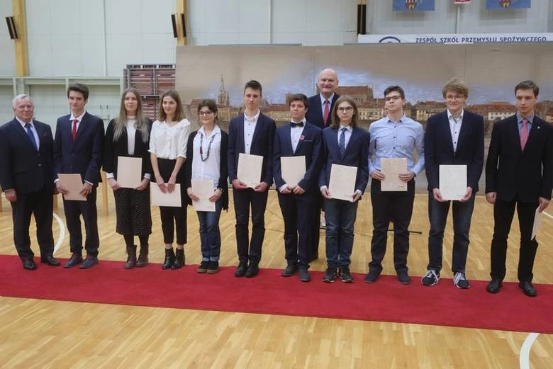 Prezydent Torunia przyznał stypendia naszym uczniom