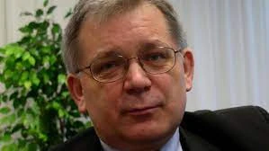 Profesor Roman Bäcker gościem uczniów klas językowo społecznych w IV LO