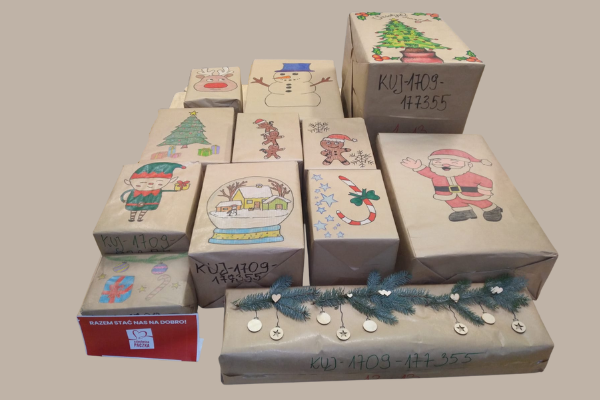 Czwórka działa charytatywnie – Szachetna Paczka